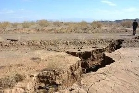 هشدار جدی کارشناسان: مرگ آبخوان‌ها و فرونشست ۳۰ سانتی‌متری زمین در مرودشت و جنوب شیراز