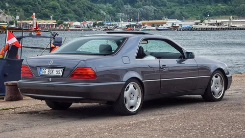 مرسدس بنز CL500 دهه ۹۰ در قاب صبحگاهی