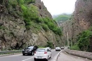 گزارش آخرین وضعیت ترافیکی کشور: تردد روان در محورهای شمالی و مرزی؛ انسداد در مسیر بندرعباس-لار