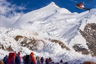 تلفات بهمن در نپال به ۱۵ نفر رسید؛ جستجو برای یافتن مفقودین ادامه دارد