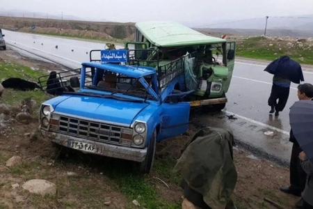 تصادف مینی‌بوس کارگران قند مهاباد؛ یک کشته و ۱۲ مصدوم