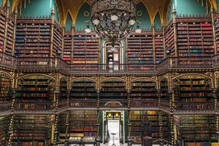 ۱۰ رمان پرفروش داستانی که در تاریخ ماندگار شده‌اند