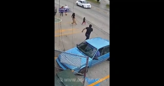 نجات معجزه‌آسا کودک در مکزیک از زیر چرخ‌های خودروها