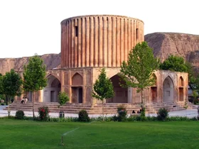 ساماندهی محوطه عمارت خورشید کلات برای ایجاد «مکان رویداد»