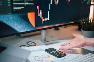 جاماندن XRP از روند صعودی بازار ارزهای دیجیتال؛ تداوم جذب سرمایه توسط صندوق‌های قابل معامله