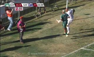 شوت وحشتناک در فوتبال برزیل؛ خبرنگار زن با ضربه توپ بیهوش شد