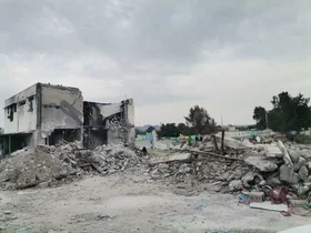 زنگ غم‌انگیز مدرسه در میناب؛ یادبود ۱۶۸ کودک و معلم