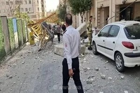 وحشت در خیابان پیامبر تهران؛ واژگونی مرگبار تاورکرین و مصدومیت سه شهروند در پی تخریب ساختمان