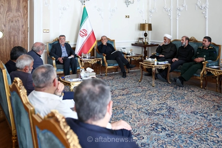 دیدار رئیس سازمان بسیج مستضعفین با مسعود پزشکیان در نشست هیئت اندیشه‌ورز بسیج جامعه پزشکی