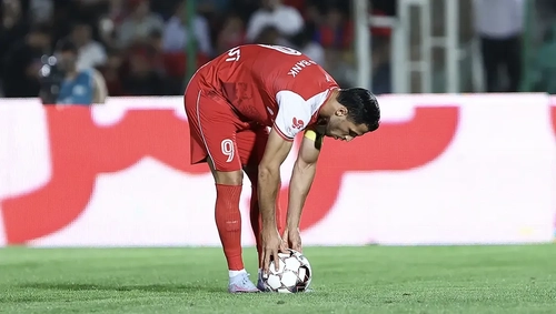 رکوردزنی علی علیپور در پنالتی‌های لیگ برتر برای پرسپولیس