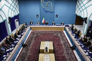 همراهی کارآفرینان برای عبور از مشکلات اقتصادی ضروری است