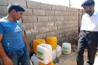 روستای قندک در عطش؛ اهالی برای هر ۲۰ لیتر آب شرب ۱۵ هزار تومان هزینه می‌کنند