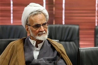انتشار ویدیویی از شعرخوانی حجتی کرمانی در حضور سیدمحمد خاتمی در وصف رهبر انقلاب