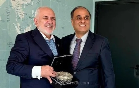 دیدار سفیر پاکستان با ظریف؛ تبادل نظر درباره تقویت همکاری‌های دوجانبه