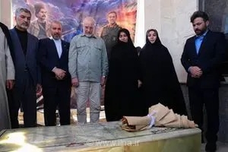 رئیس مجلس بر سر مزار رئیسعلی دلواری در نجف حاضر شد