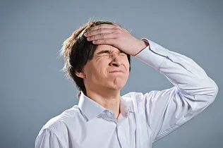 فراموشی کلمات هنگام صحبت: چرا این اتفاق می‌افتد و چگونه با آن مقابله کنیم؟