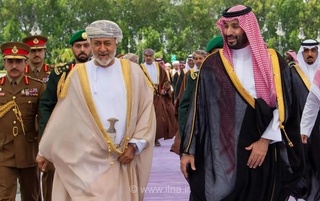 سلطان عمان در سفری رسمی وارد جده عربستان شد