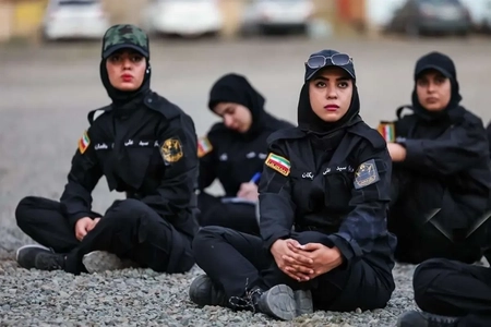 آمادگی تیم زنان جان‌فدا با تمرینات نظامی و امدادی (عکس)