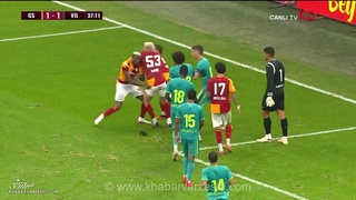 ویدیو| عصبانیت باورنکردنی اوسیمن در بازی دوستانه/ هم تیمی‌ها به زور نگهش داشتند!