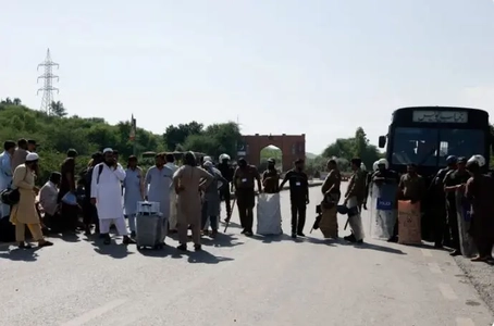 مذاکرات دولت پاکستان با حزب عمران‌خان در آستانه راهپیمایی اعتراضی