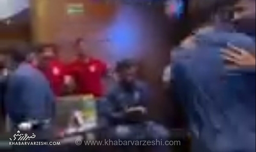 ویدیو| لابی هتل تیم ملی و شادی نافرجام بازیکنان هنگام گل سوم الجزایر!