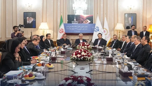 تأکید وزیر اقتصاد بر صیانت از منابع بانک ملی در پرونده بانک آینده