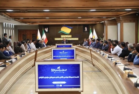 نشست صمیمانه مدیرعامل سازمان منطقه آزاد انزلی با کارکنان برای بررسی چالش‌ها