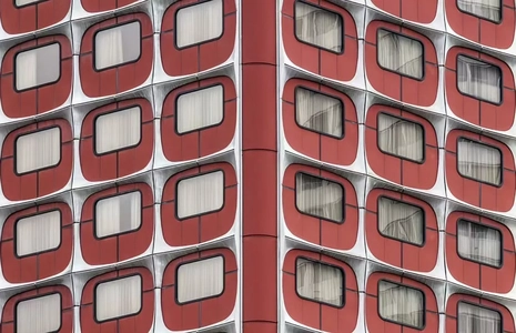 هتل نوووتل پاریس: برج قرمز نماد معماری دهه 1970 (+عکس)