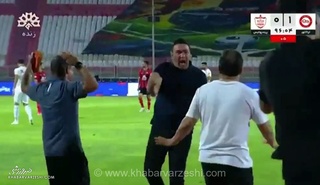 شادی سرمربی تراکتور پس از پیروزی دراماتیک برابر پرسپولیس با گل دقیقه 90