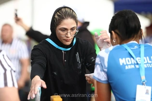 مچ اندازی دیدنی مجری زن با قهرمان برنز مچ اندازی جهان