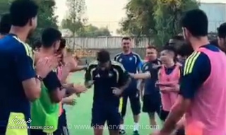ویدیو: استقبال ویژه بازیکنان پاختاکور از مرتضی پورعلی‌گنجی در نخستین جلسه تمرینی