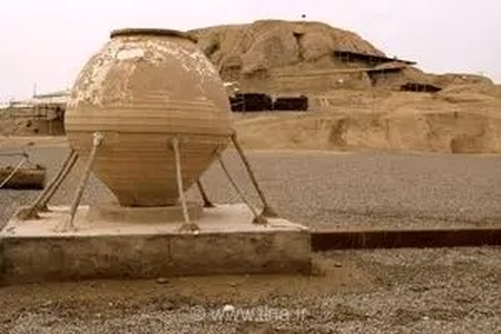 آغاز فاز دوم مرمت تپه باستانی سیلک کاشان؛ از اجرای کاه‌گل حفاظتی تا ساماندهی آبراهه‌های تاریخی