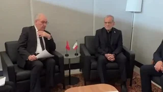 کتاب جنایات آمریکا علیه ایران به رئیس‌جمهور سوئیس هدیه داده شد