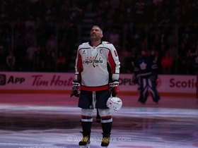 ستاره NHL، اووچکین، برای ساخت تبلیغ پوتین دعوت شد