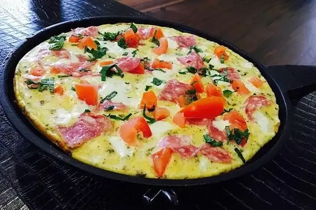 پیتزای فوری با نان باگت و تخم مرغ؛ غذایی سریع و خوشمزه