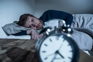 ۳ مکمل برای شب‌های بی‌خوابی؛ از فواید احتمالی تا عوارض پنهان