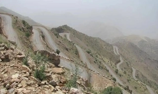 سفر به تاریخ؛ تصاویری دیدنی از عبور کامیون‌ها از جاده‌های صعب‌العبور بوشهر به شیراز در ۹۴ سال پیش