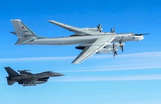 سقوط بمب‌افکن روسی Tu-95 در تمرین نظامی؛ شش کشته
