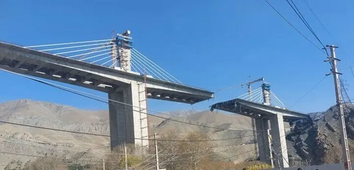 کلاس درس عمران دانشگاه خوارزمی در کنار پل B۱ کرج برگزار شد