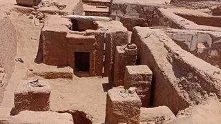 کشف شعر ۱۷۰۰ ساله سوگ‌نامه پدری در مقبره مصری