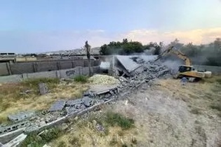 تخریب ساخت‌وسازهای غیرمجاز در شیراز؛ ۷ هزار مترمربع از اراضی حریم شهر به بیت‌المال بازگشت