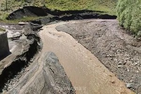 محور خوی - چالدران در پی جاری شدن سیلاب موقتاً مسدود شد