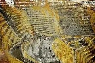 بحران در تفتان؛ از خشکی قنات‌ها و نابودی باغ‌ها تا استثمار کارگران در معدن طلای منطقه