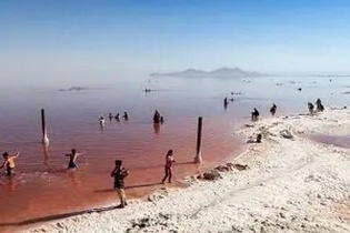 افزایش میزان شوری آب دلیل تغییر رنگ دریاچه ارومیه