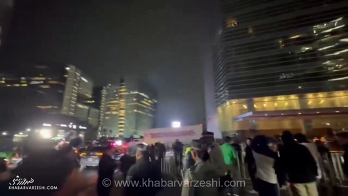 ویدیو| رفتار باورنکردنی هواداران میزبان جام جهانی/ نگذاشتند رقیب بخوابد، پلیس تماشا کرد!