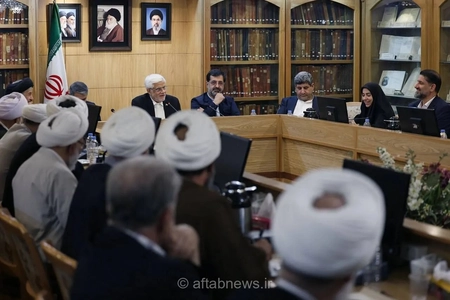 عارف: هیچ منع شرعی برای حضور زنان در کابینه وجود ندارد