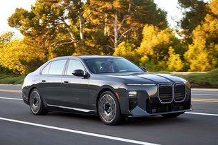 بررسی BMW i7: فناوری جدید، درخشش همیشگی یک سدان لوکس