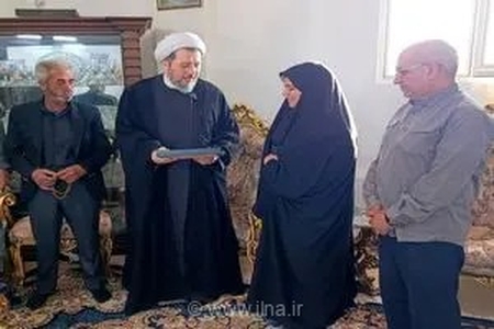 تأکید رئیس عقیدتی سیاسی نیروی هوایی ارتش بر ضرورت تکریم و همراهی مستمر با خانواده‌های معظم شهدا در نایین
