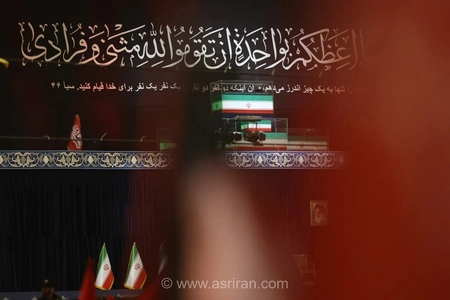 روز دوم وداع با رهبر شهید (+عکس) آغاز اقامه نماز آیت الله سبحانی بر پیکر شهدا / حضور فرزندان رهبر شهید در نماز