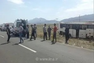 برخورد اتوبوس با گاردریل در محور بجنورد به آشخانه؛ ۱۱ مسافر مصدوم شدند